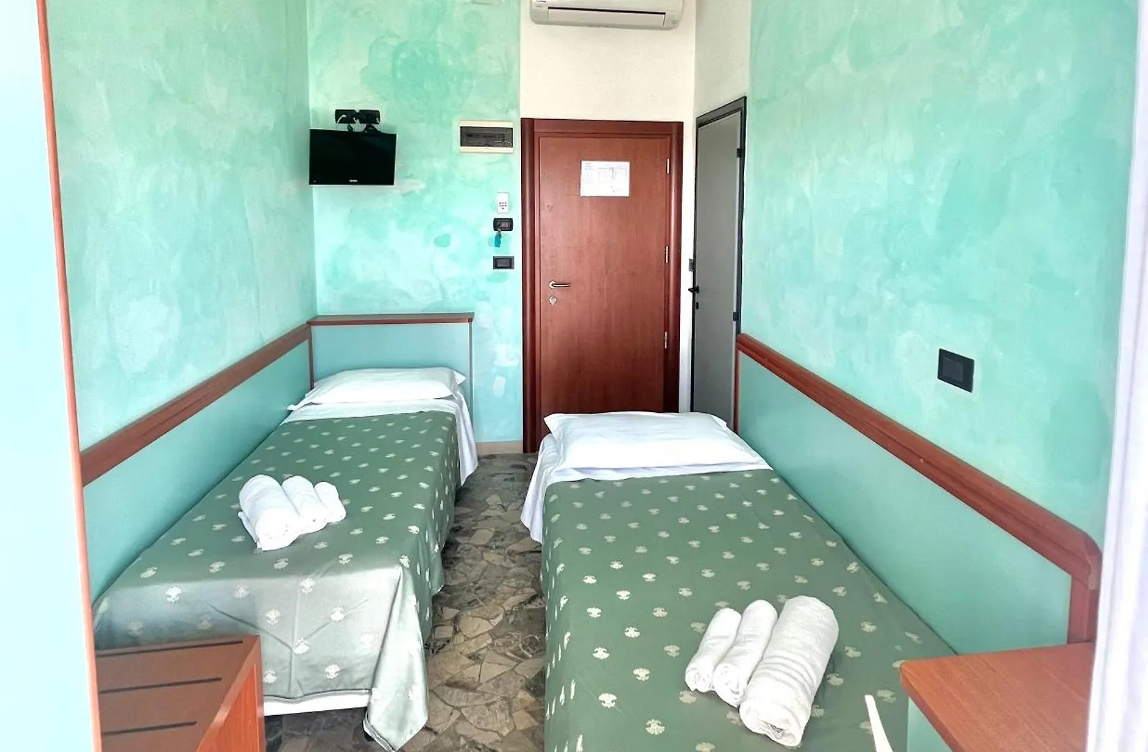 Hotel Vernel Римини